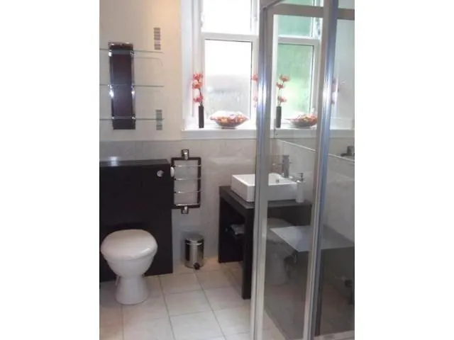 Wallfield Simple And Descent Apartment 애버딘